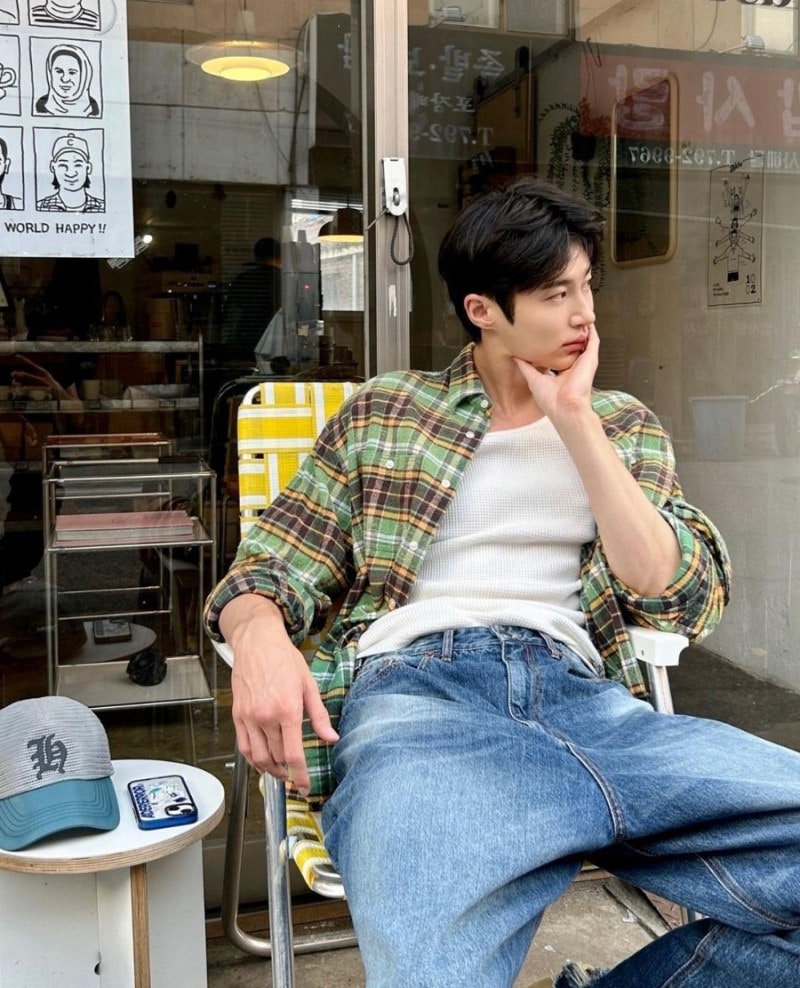 변우석, '평범 사복'도 완벽 소화! 여심 흔드는 꾸안꾸 패션의 모든 것