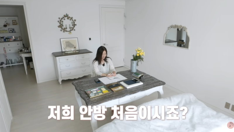Kang Su-ji and Kim Gook-jin Couple Reveal Their Bedroom, Is There a Dining Table in the Bedroom?