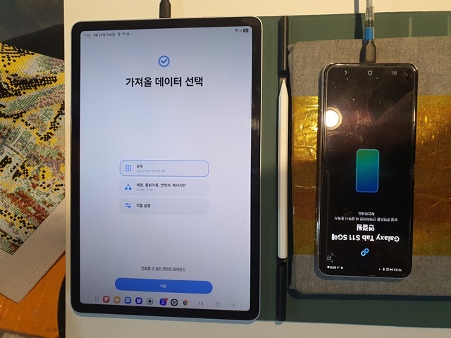  부천삼성핸드폰수리 갤럭시Z플립5 내부액정 파손 데이터복구 작업