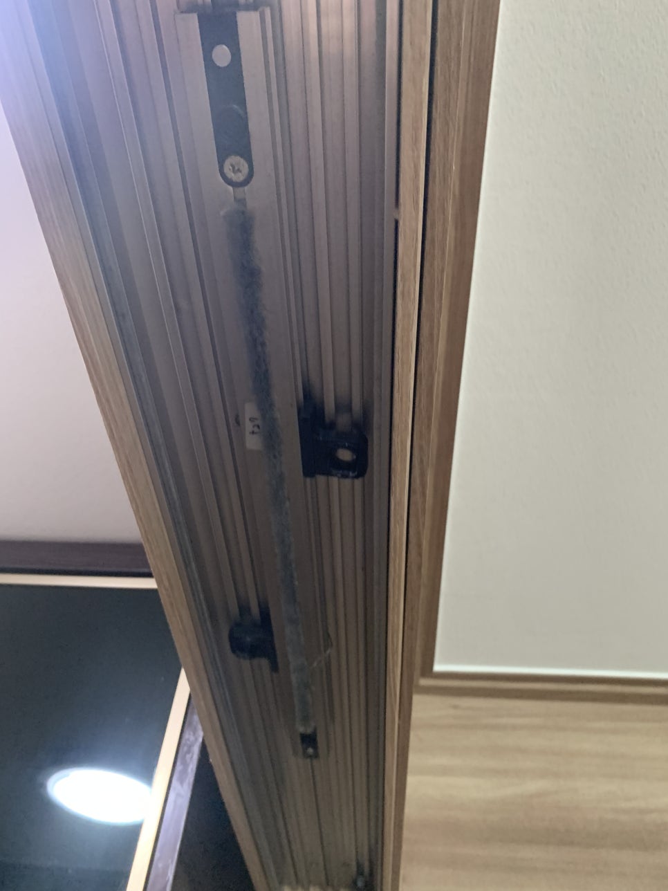수원중문수리, 문이 따로 놀기 시작했다면? 와이어 끊어짐 실제 해결 사례
