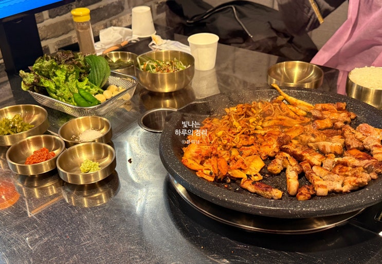 숙대입구고기집 압돈 용산점 묵은지 생삼겹살에 차돌된찌