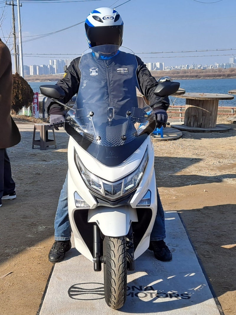 125cc 스쿠터 시승기 2-3위 격돌!야마하 NMAX125 vs UHR125
