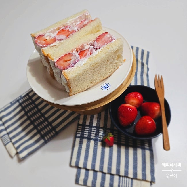생크림 실패해도 짱맛있는 딸기 샌드위치 만들기 비법 재료 칼로리 효능