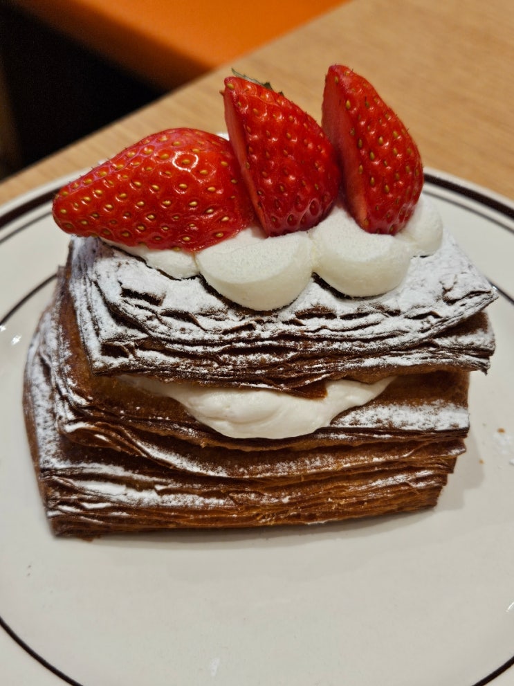  수원 타임빌라스 카페 인기 많은 디저트 맛집 골디스