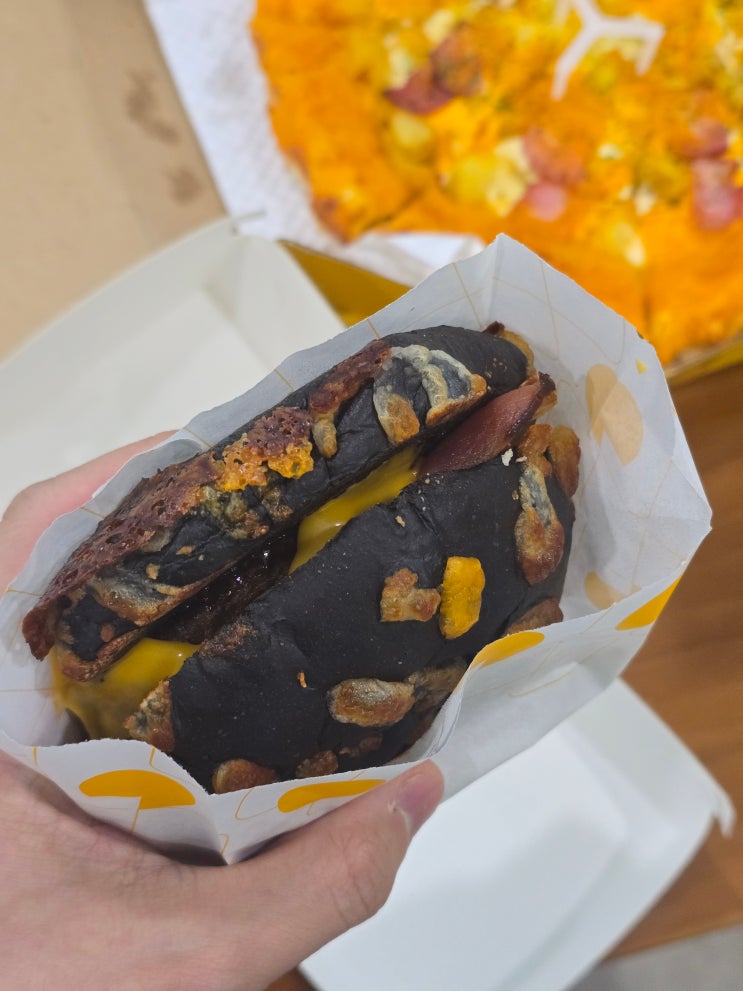  삐딱한 천재가 만든 파인다이닝의 맛, 롯데리아 번트비프버거 내돈내산 후기