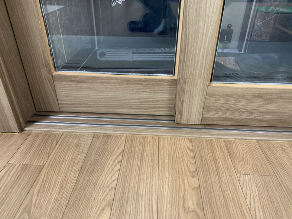 수원중문수리, 문이 따로 놀기 시작했다면? 와이어 끊어짐 실제 해결 사례