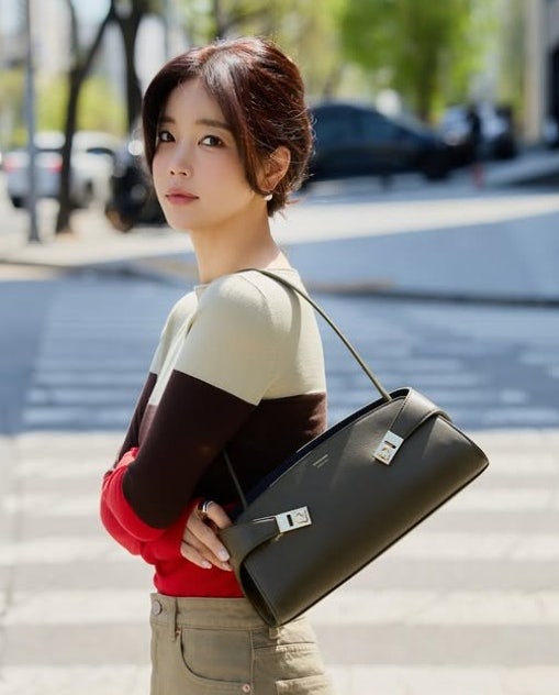  공승연의 시티걸 무드 vs 기은세의 꾸안꾸 정석 (페라가모 가방 코디)