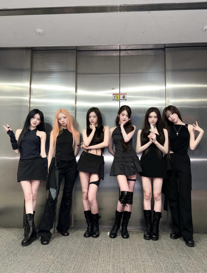 Complete Analysis of IVE's BANG BANG Fashion: From All-Black to Gold Glam, A Style Summary