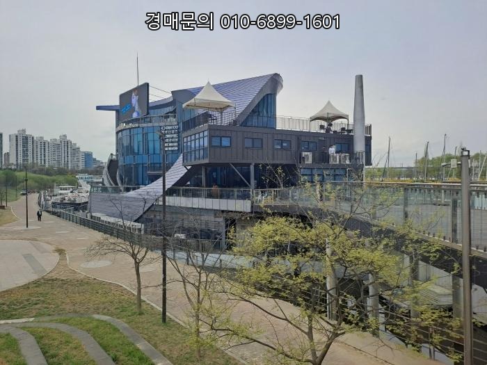  서울특별시 영등포구 여의도동 한강변 근린시설, 유치권과 복잡한 권리관계 속 숨겨진 가치를 찾아낼 성공적인 법원 부동산 경매 입찰 기회 2023타경1422