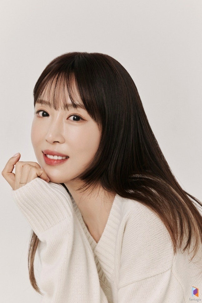 강예원, <b>부친상</b> 후 첫 메시지 공개... "따뜻한 조문에 힘입어"