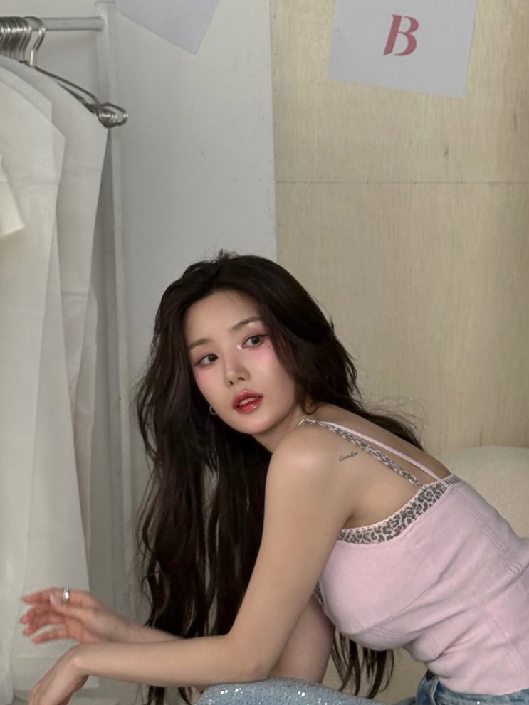  권은비, 워터밤 여신 비주얼로 바닐라코와 함께한 핑크빛 서머 무드