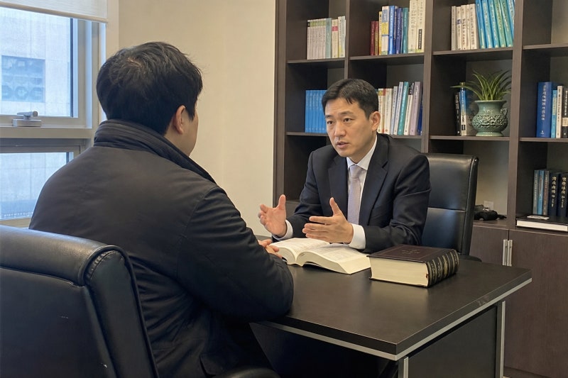 책상을 엎었을 뿐인데 폭행죄? 비접촉 폭행의 경계 관련 이미지 9