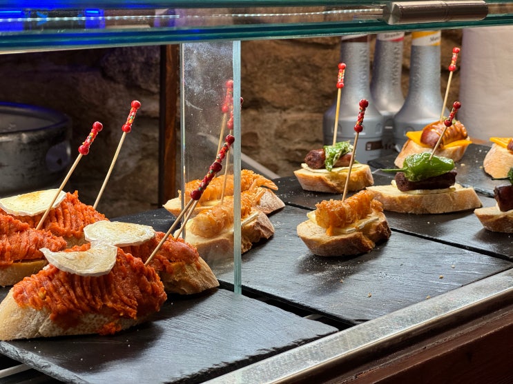  [스페인 여행] 스페인 10박 11일 가족여행 - El Pintxo de Petritxo, 고딕지구 맛집으로 유명한 엘핀초! 스페인 핀초문화 즐기기, 핀초 먹는방법, 주문방법