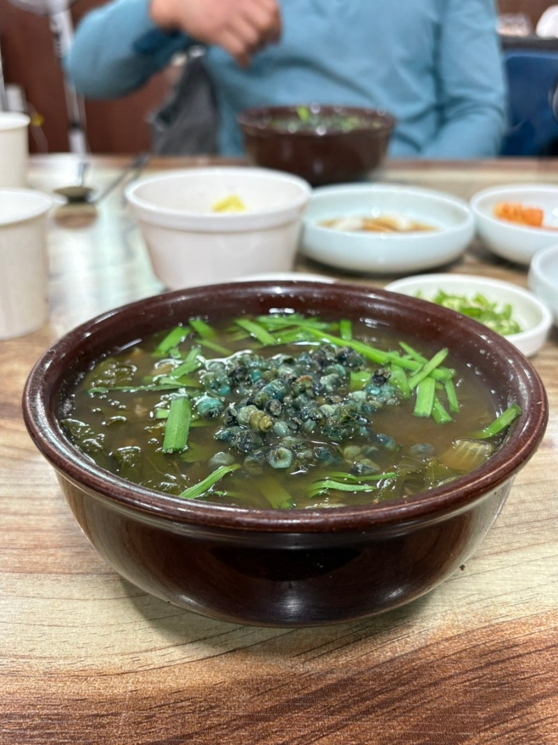 충북 옥천 46년 올갱이 해장국 맛집 ‘별미 올갱이 해장국’