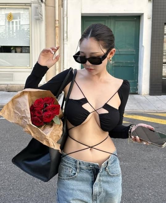 "안 보면 될걸" 홍영기, 얼짱시대 출신 애둘맘 SNS 노출 지적에 응수 프로필 나무위키
