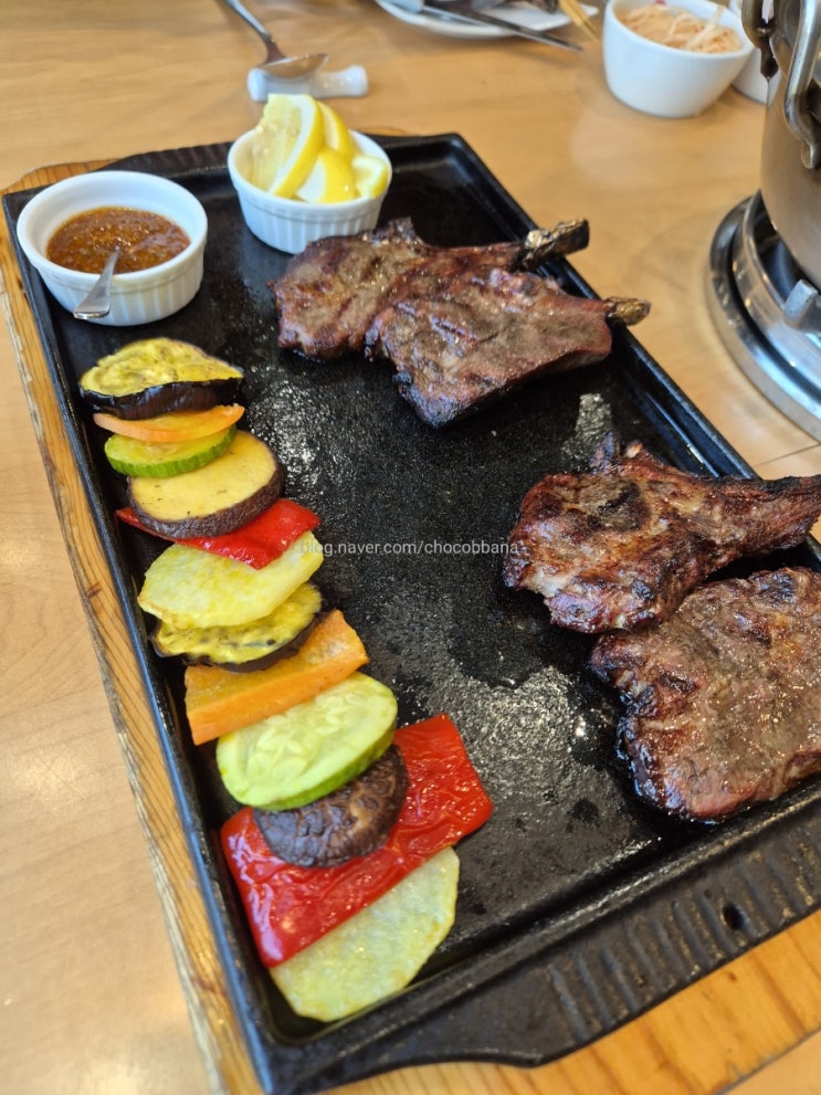  신정 세곡동 가족외식 고기국수전골에 양갈비구이