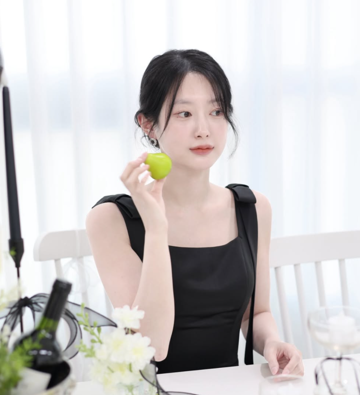  나는 솔로 25기 영자님, 소속사 합류! 예상치 못한 행보에 모두가 주목하는 이유