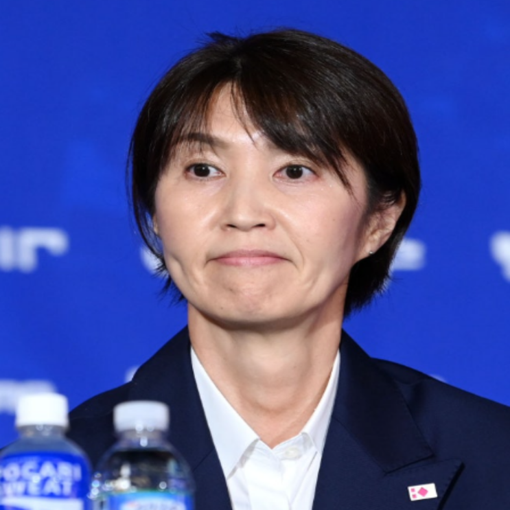요시하라 흥국 감독!! 정호영, 자스티스, 표승주까지 영입하며 뎁스는 깊어졌다!! 다만 이고은, 박혜진 세터를 안 쓸거라면 리베로 포지션 선수와 트레이드를 고려해보는 건 어떨까??