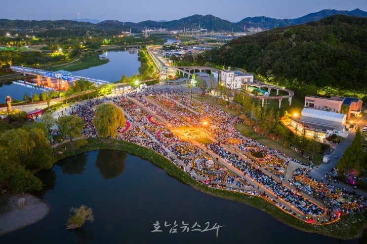  “1만5천 개 캔들 밝힌 순천만국가정원”...화려한 봄꽃과 1만5천 개 캔들 조화로 캔들라이트 콘서트 성황