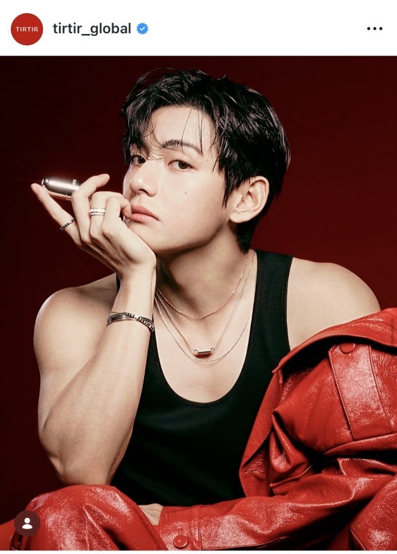 디테일에서 시작된 BTS V만의 무드, TIRTIR 광고 속 뷔가 착용한 주얼리는?