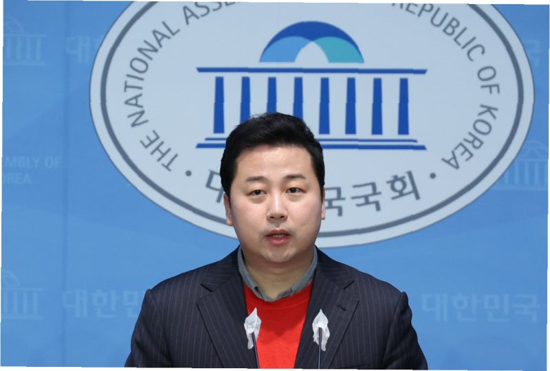 장예찬, '한동훈 허위사실 유포' 혐의 경찰 조사…선거법 위반 논란