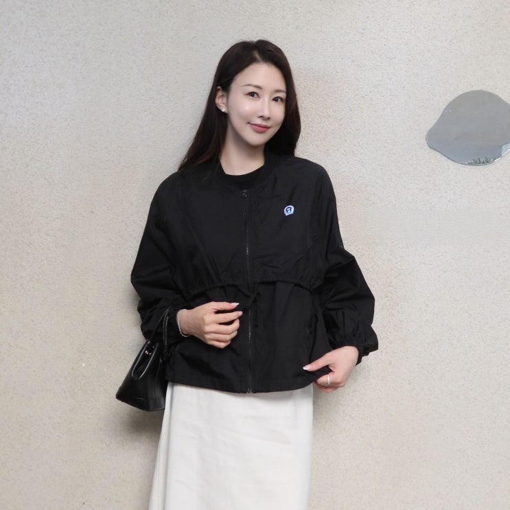 명품브랜드 아이그너 여름 썸머시어서커점퍼로 여자 여름코디 우아하게