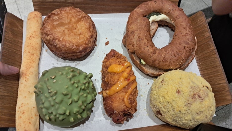 성심당 롯데백화점: 롯데 시그니처 빵 추천 (어니언바질크런치, 말차순정, 내이름은유자)