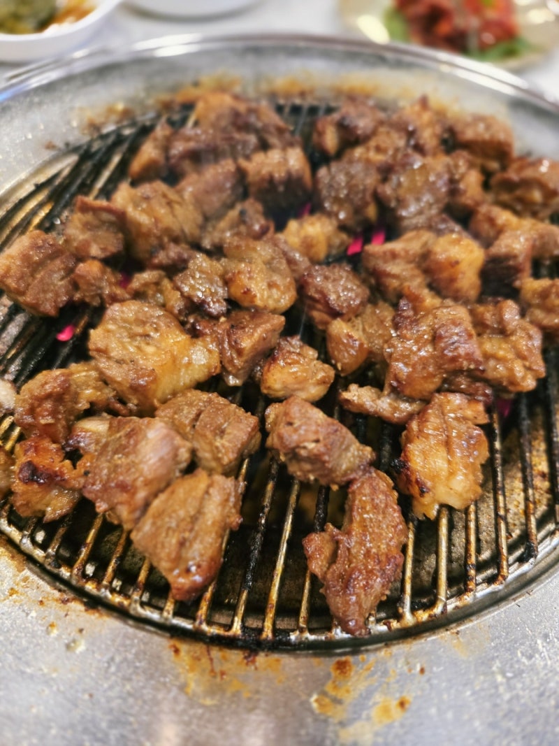 [내돈내산] 영등포 돼지갈비 맛집 흥부골 재방문 후기｜냉면 서비스·직접 구워주는 가족외....