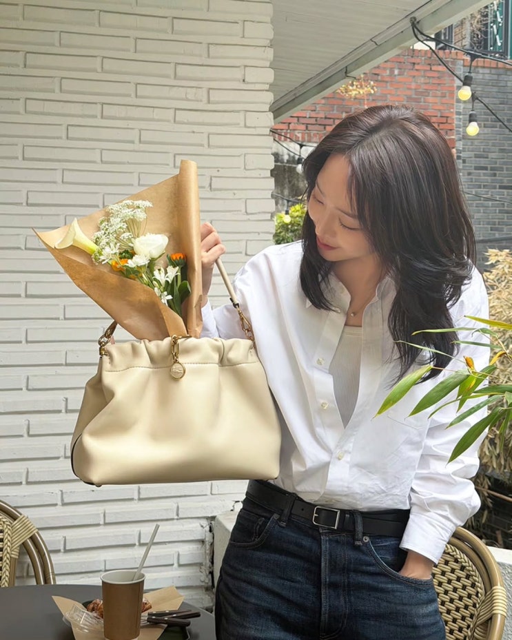  따라 하고 싶은 사복 센스!  꾸안꾸룩의 정석인 신혜선 30대 출근룩 스타일