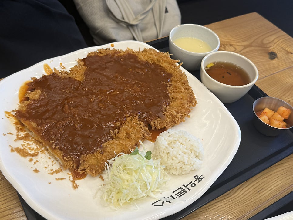 홍익돈까스 수지점 사진 6