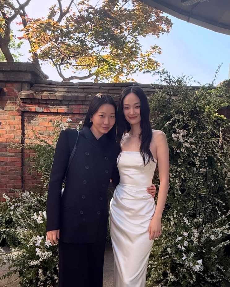  여자 연예인 총 출동! 5월 신현지 결혼식 하객룩에서 세련된 장윤주 셋업 패션