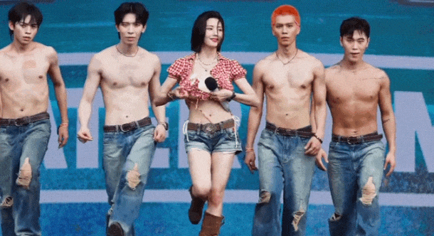 "올해도 워터밤은 권은비!" 41kg 실화? 몸매 관리 비법 + 레전드.jpg