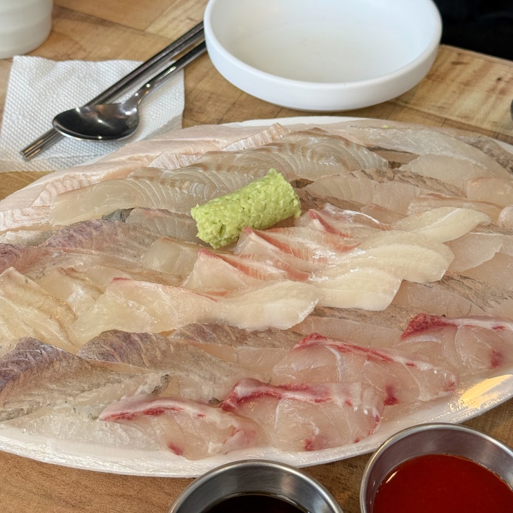  오픈부터 줄 서서 먹는 횟집?! 하나만 추천하기 어려운 천호역 찐맛집 "오징어포차"