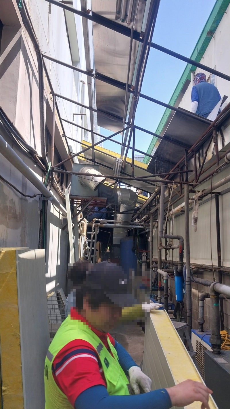인천 남동구 고잔동 공장 판넬 교체공사 / 스티로폼 판넬 철거 후 그라스울 불연판넬 시공 사례