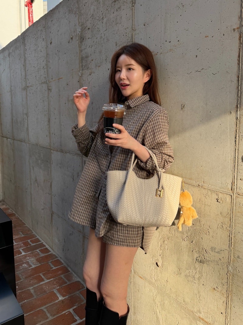 헤지스 가방 류이서 아르코백 직장인 글로우니 주말 데일리룩 여자 토트백 성수율 카페 추천
