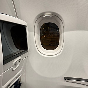 대한항공 오사카 A330, A321-neo 좌석 및 기내에서 핸드폰 충전 후기