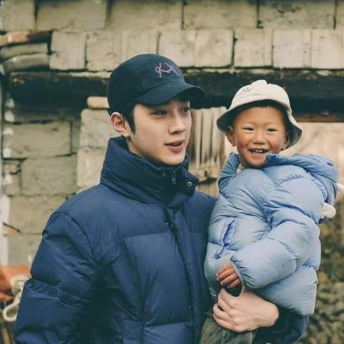 "아이돌에서 영화감독으로" 라이관린 근황, 워너원 은퇴 후 삶은?