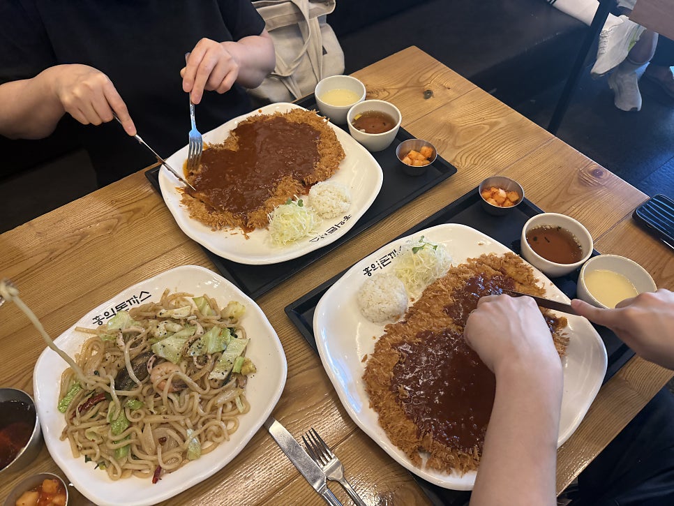 홍익돈까스 수지점 사진 4