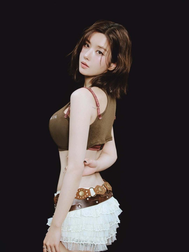 권은비 워터밤 글래머 몸매 화제...유튜브 시작까지 난리난 근황