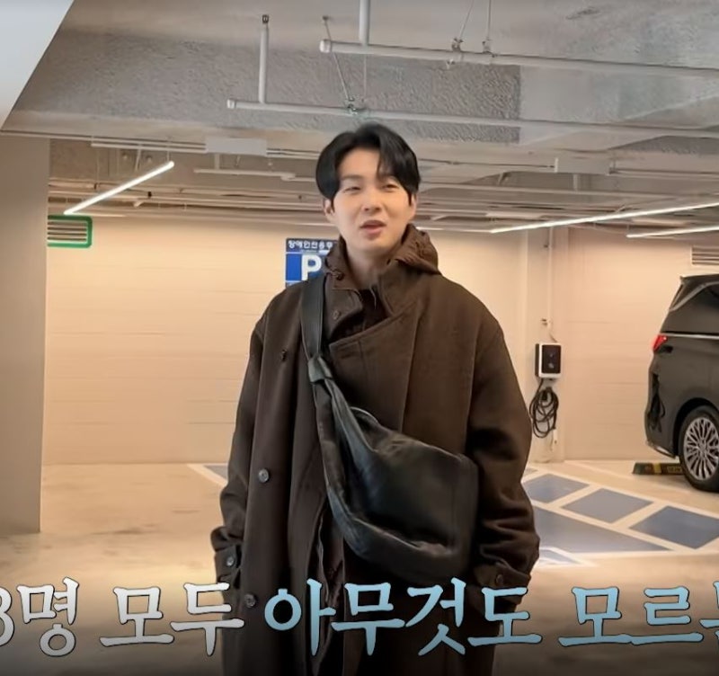 The Top Men's Bag These Days! Choi Woo-shik's Pick from Youth Over Flowers: Lemaire Croissant Bag Large!