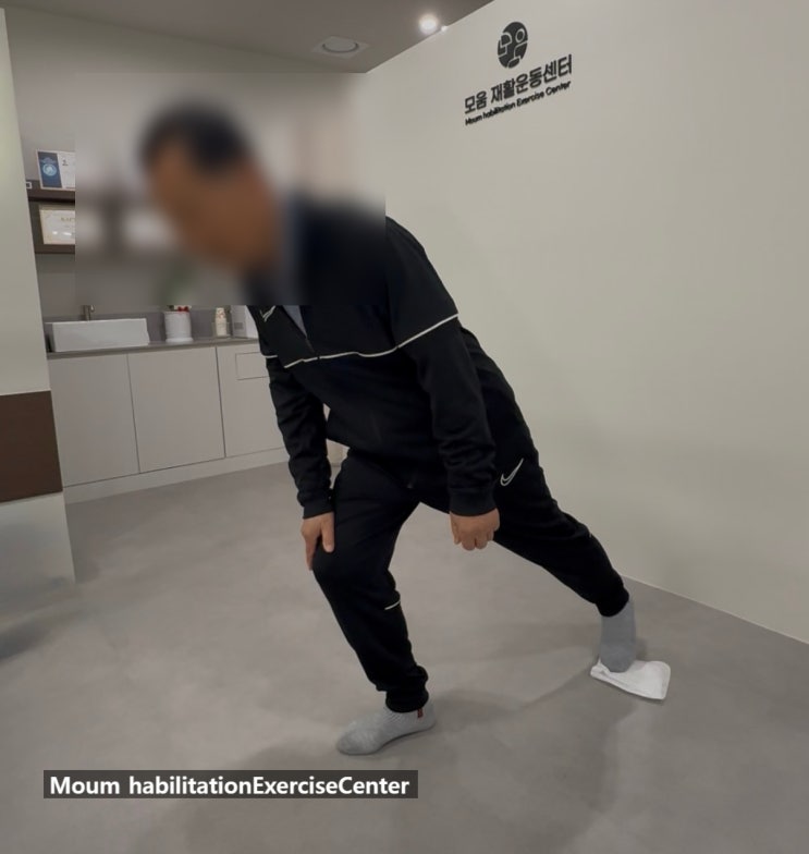  학익동 재활｜무릎·허리 불편감 줄이고 싶다면 한 다리 슬라이드 운동 추천