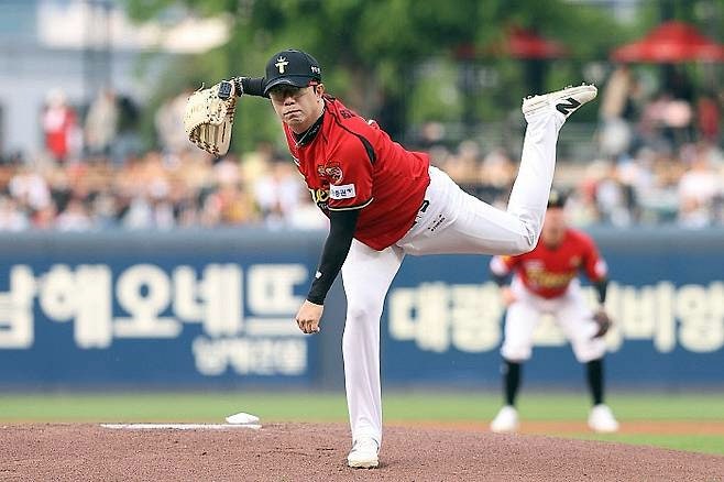[고양e뉴스] '9회말 불꽃 추격' KIA 타이거즈, 마운드 붕괴 속 빛바랜 한승연의 데뷔 첫 홈런... ....