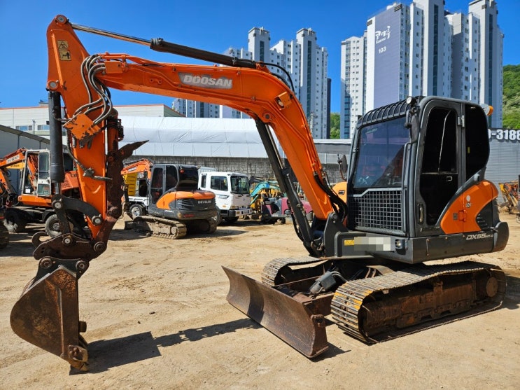  두산 DX55MT-5 2016년식 저가동 코끼리집게 회전라인 02 중고굴삭기