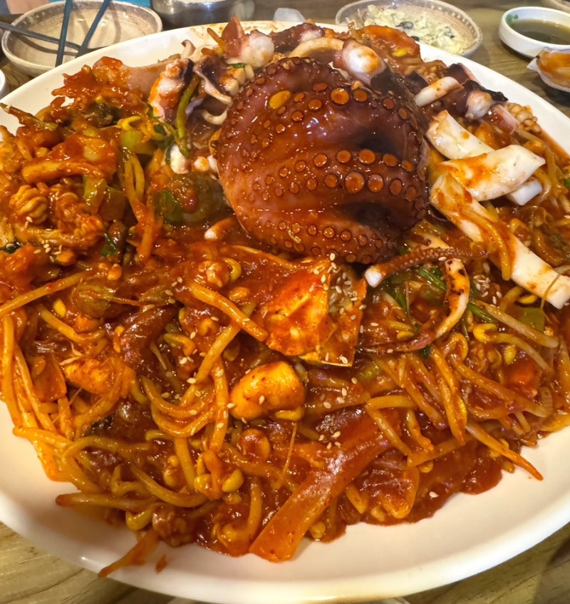 “금정역 회식 맛집 찾는다면? 서비스 조개탕까지 나오는 원조아구해물찜 금정본점”