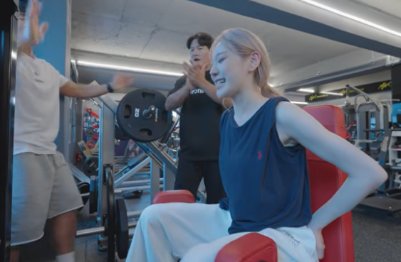 "이거 진짜 이채연이야?" 노출 1도 없이 추리닝 입고 짐종국 등장한 그 여가수