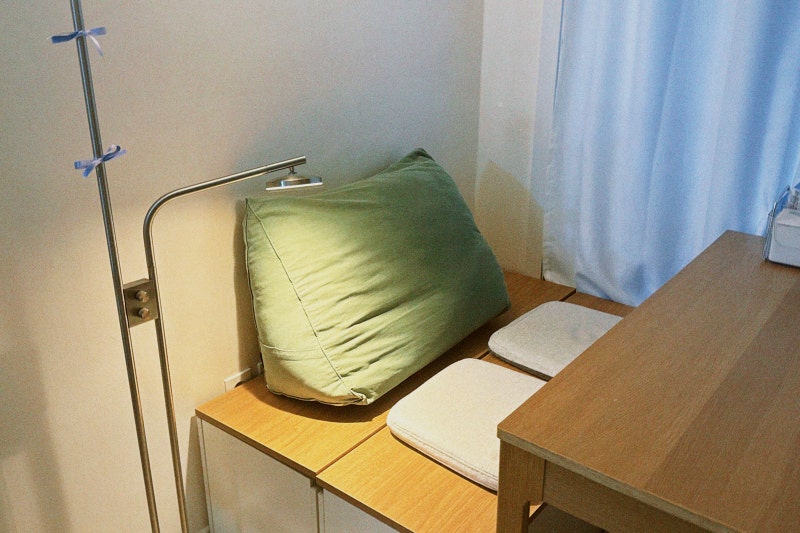 소파 없는 신혼 거실, 이케아 대신 7만 원대 벤치 수납장 선택하길 잘한 이유