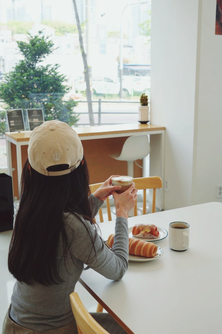  천안 분위기 카페 몽브 굴뚝빵 빵지순례 천안 데이트 코스