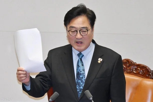 눈물 흘린 우원식, "개헌안 상정하지 않겠다" — 39년 만의 시도 무산
