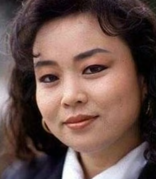 "첫번째 이혼, 두번째 사별.." 세번째 결혼 알린 여자 연예인 근황