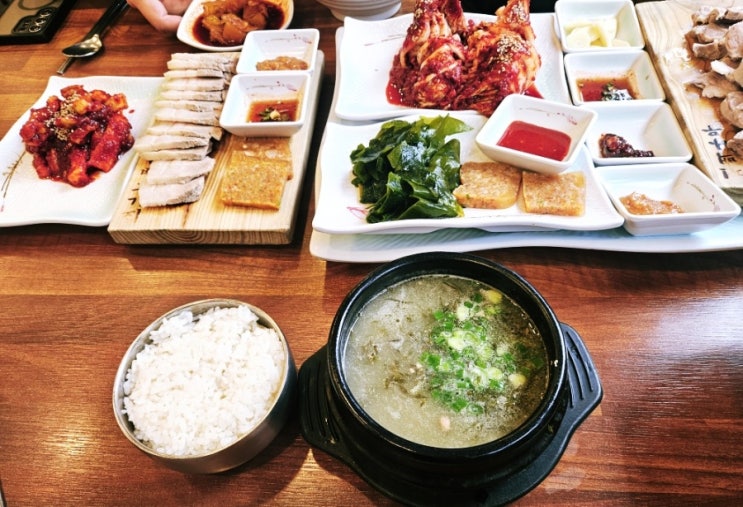  "제주 돔베 고기집" 솔직 후기(돔베 고기 정식+ 돔베 국수 세트) - 성시경 먹을 텐데 (제주편)